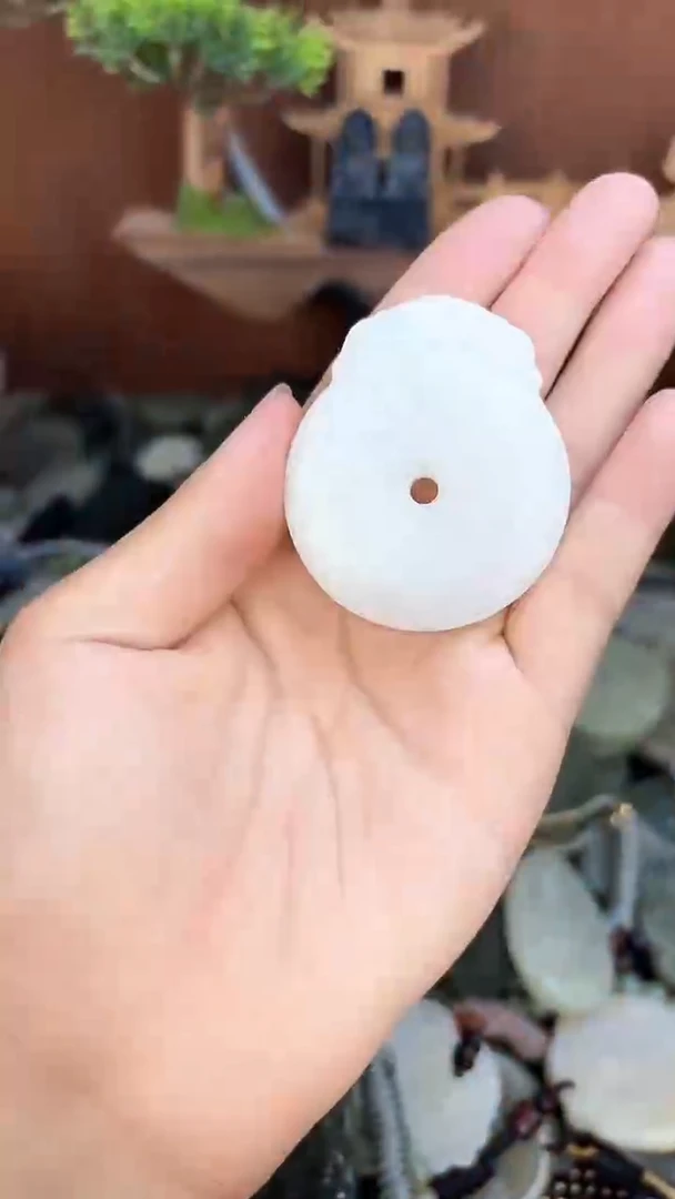 和田玉未镶嵌颈饰1