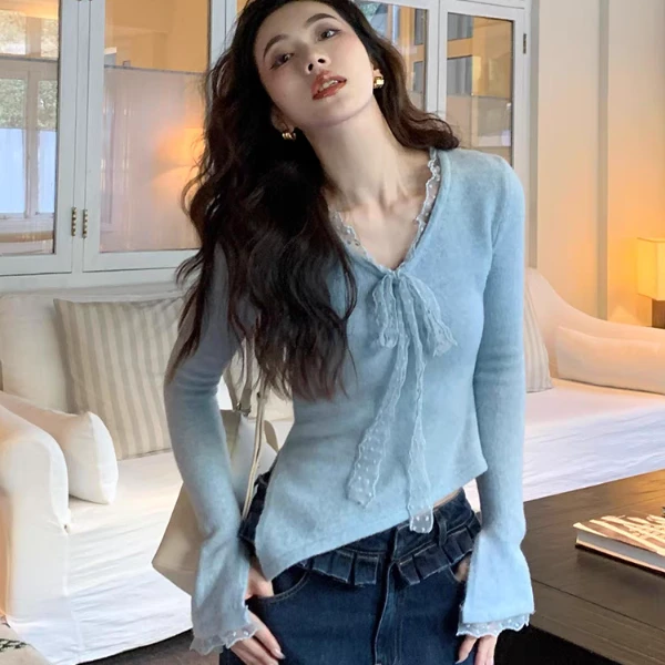 蓝色蝴蝶结v领蕾丝边针织打底衫女秋季内搭纯欲风别致收腰上衣
