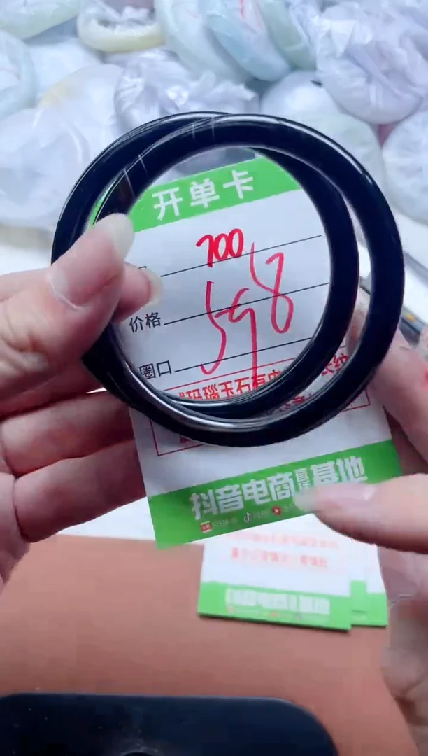 玛瑙/玉髓手镯未镶嵌700