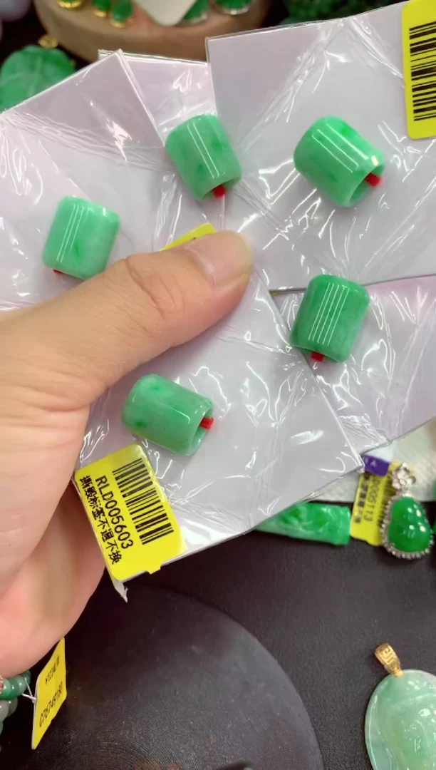 颈饰未镶嵌翡翠多样性发货其中一件