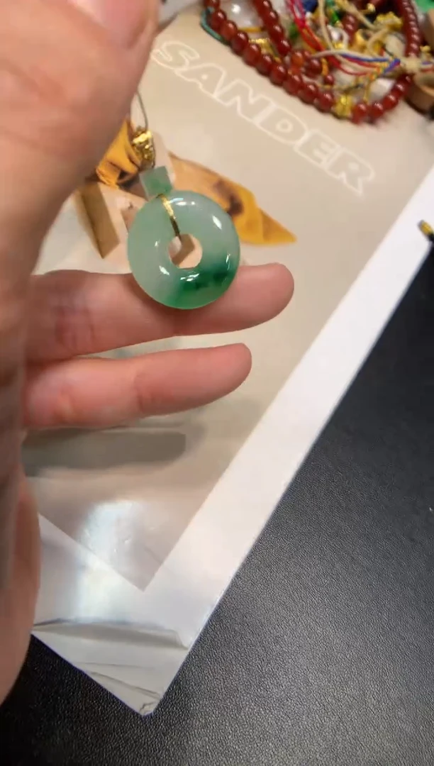 颈饰18K金镶嵌翡翠甜甜圈