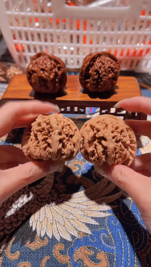 把件文玩核桃018粗筋51 （一个底略歪）