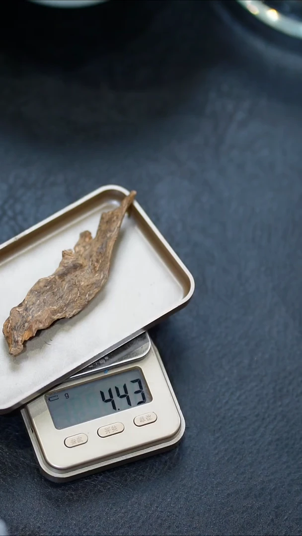 沉香碎屑沉香柬埔寨老料4.4克