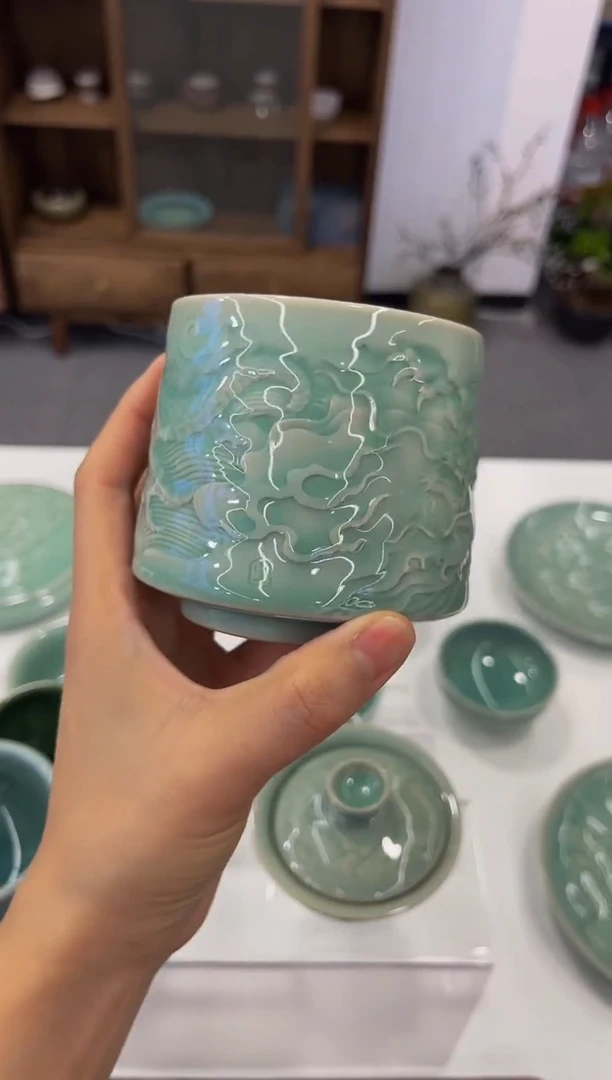 粉青龙纹威士忌杯