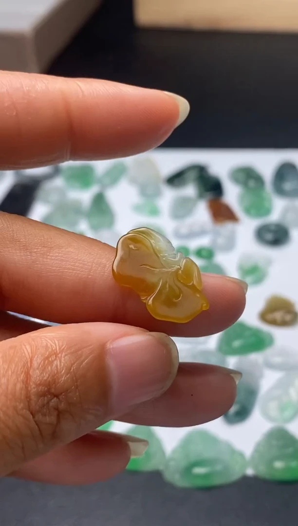 定制翡翠未镶嵌毛货翡翠~多样性发其一