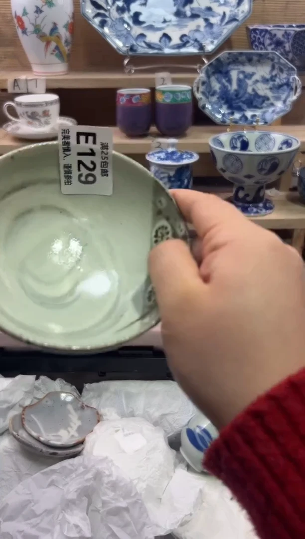 瓷片高****墙             E129