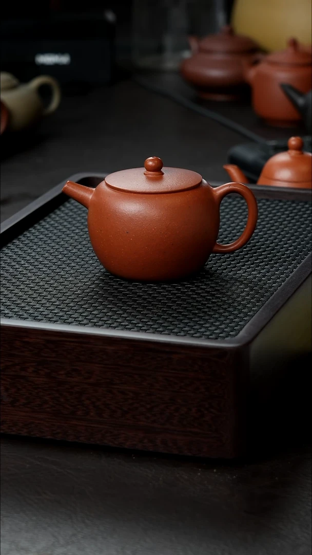 茶壶紫砂红泥三清微瑕半手140