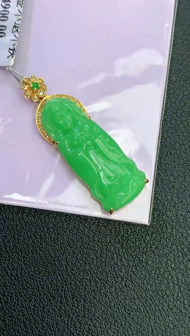 颈饰18K金镶嵌翡翠赠礼盒证书 麦麦