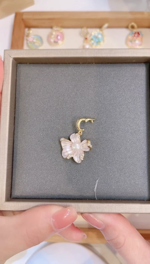 【闪购商品】淡水珍珠颈饰合金吊坠