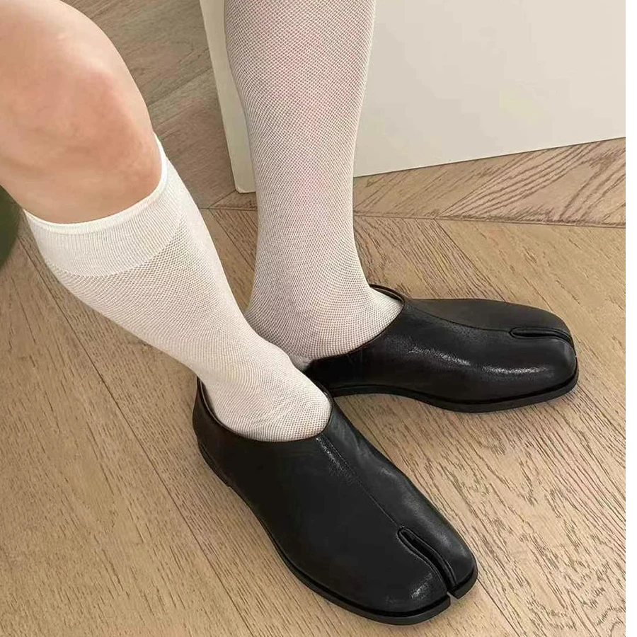 诗歌兰女鞋2025年春季新款真皮平底分趾猪蹄鞋显瘦复古一脚蹬单鞋