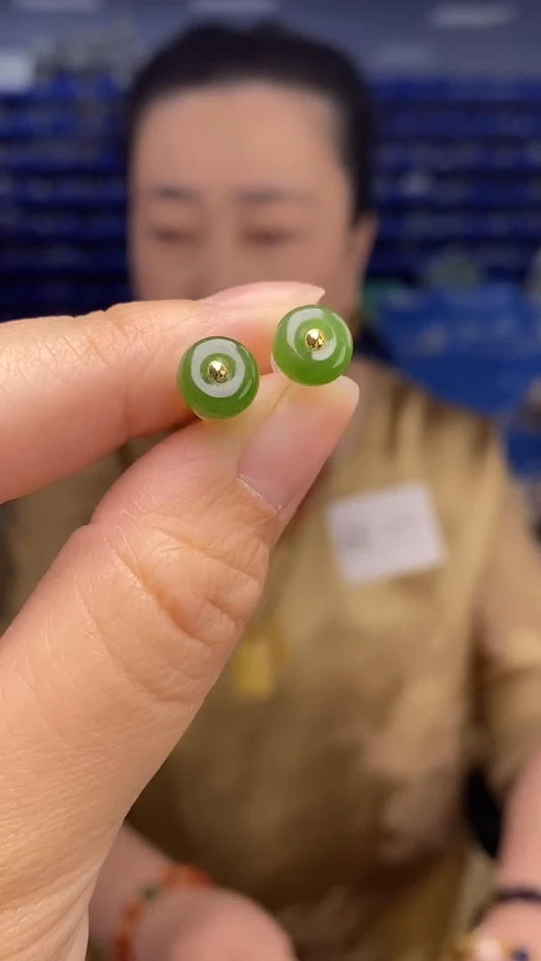 18K金镶嵌和田玉耳饰K2594