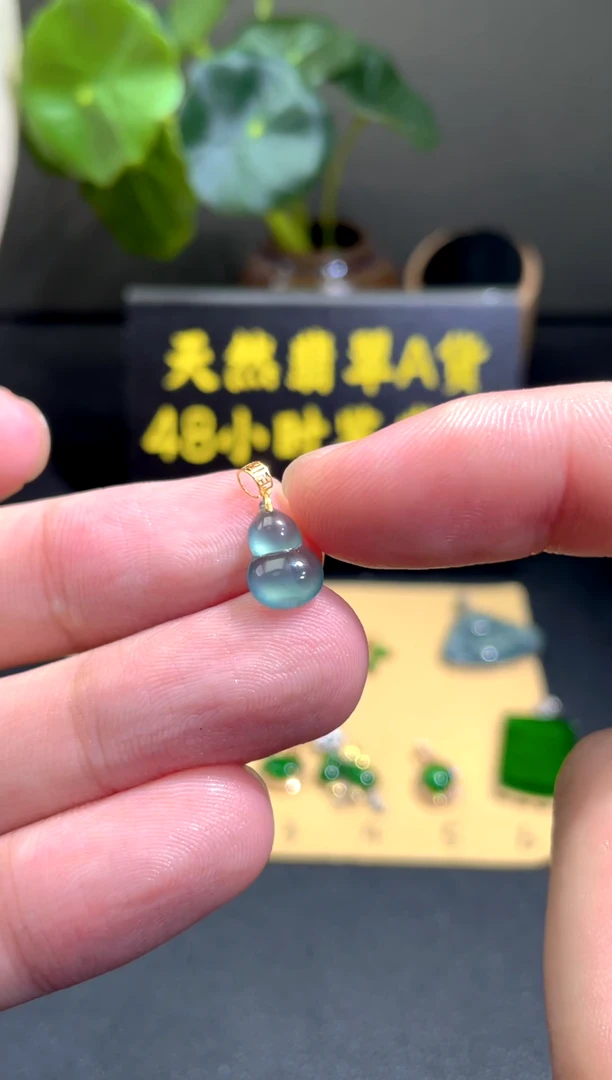 颈饰18K金镶嵌翡翠翡翠A货