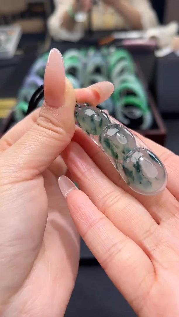 颈饰未镶嵌翡翠?**?吊坠