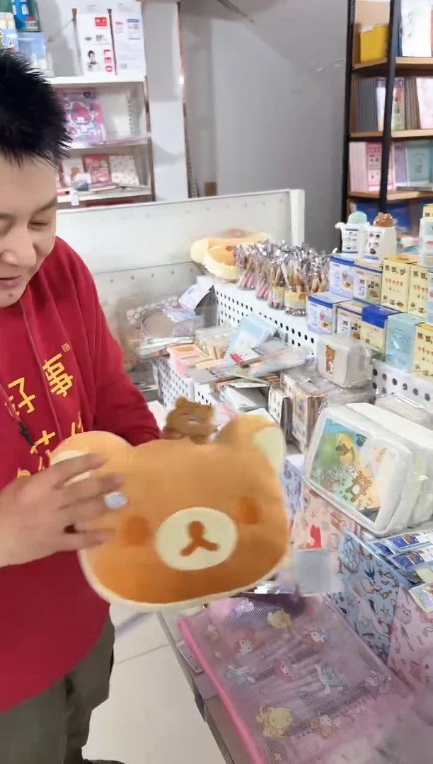 轻松熊抱枕靠背1个