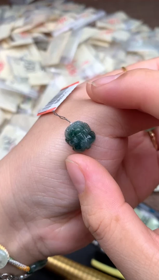 未镶嵌挂件翡翠?****?一