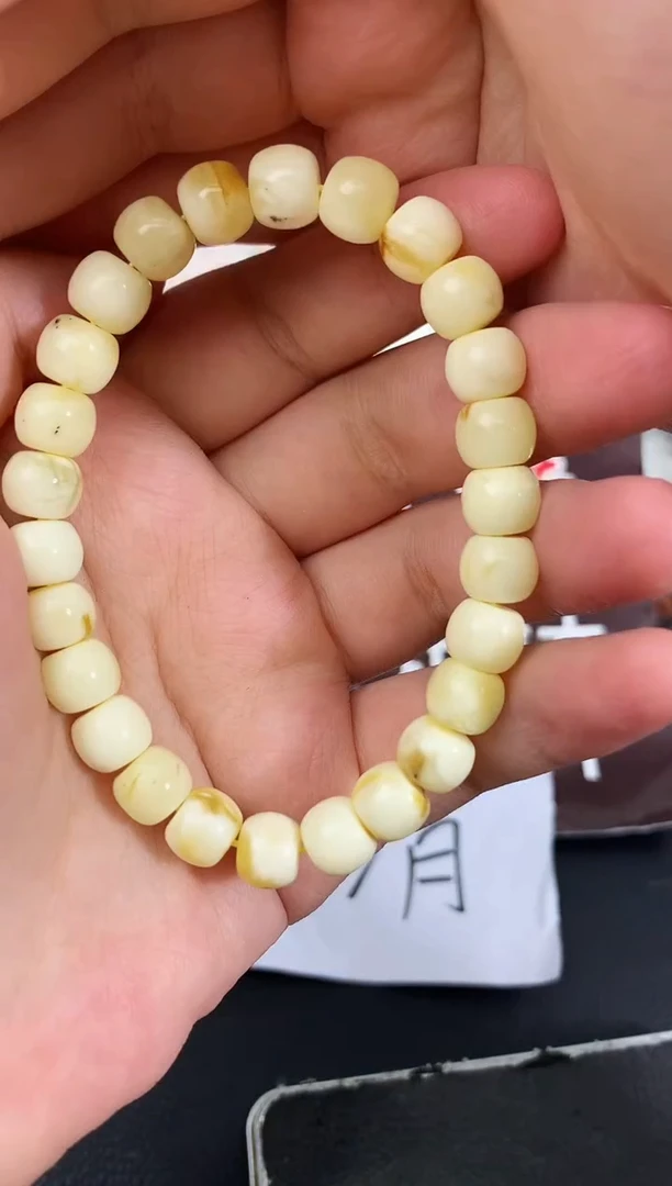 蜜蜡未镶嵌珠宝奇石64