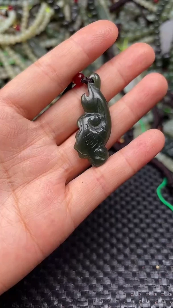 和田玉未镶嵌颈饰1