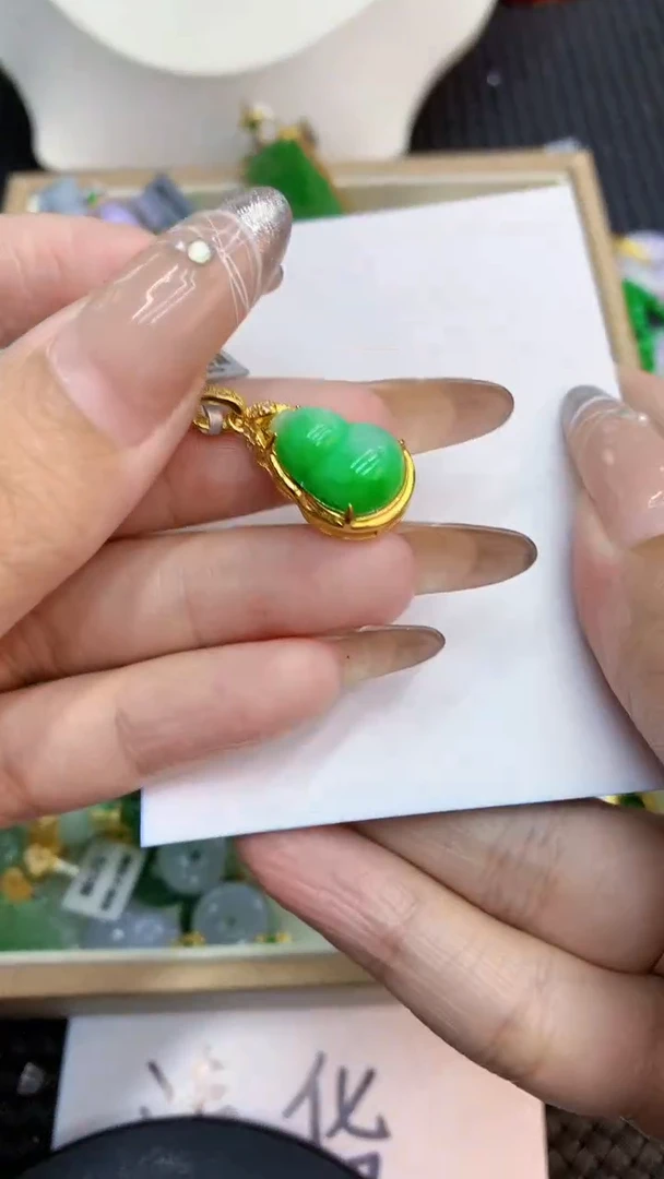 颈饰未镶嵌翡翠1