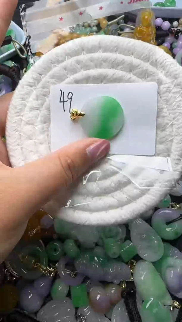 颈饰未镶嵌翡翠天然缅甸翡翠吊坠