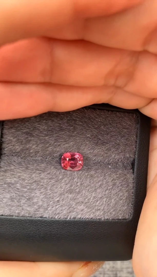 未镶嵌裸石定制尖晶石枕型 粉蔷薇色调 1.40ct