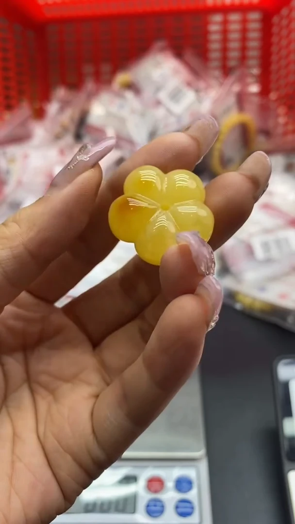 琥珀未镶嵌珠宝奇石320