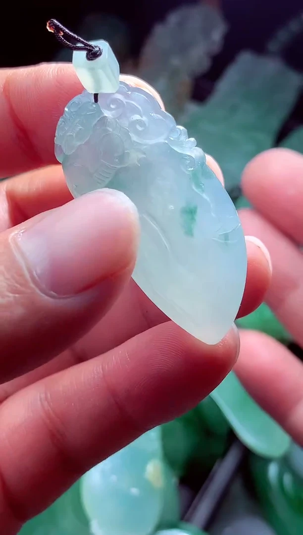未镶嵌定制翡翠山**?翡翠毛货定制