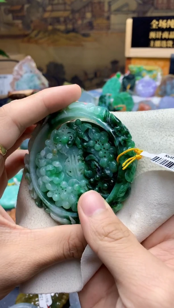 颈饰未镶嵌翡翠无**白天然A货翡翠
