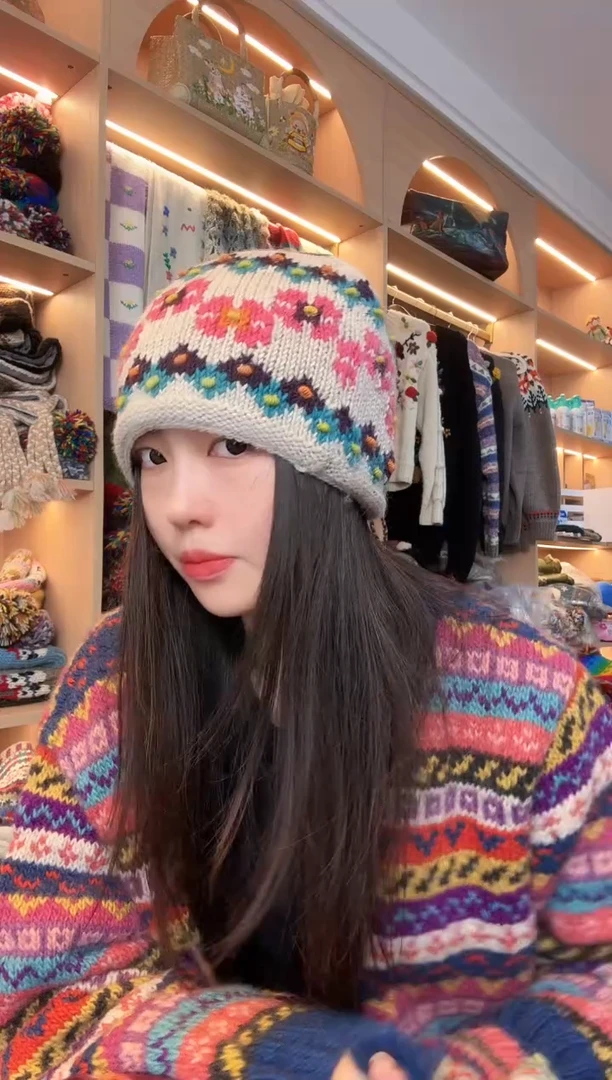 羊毛灰色气球帽