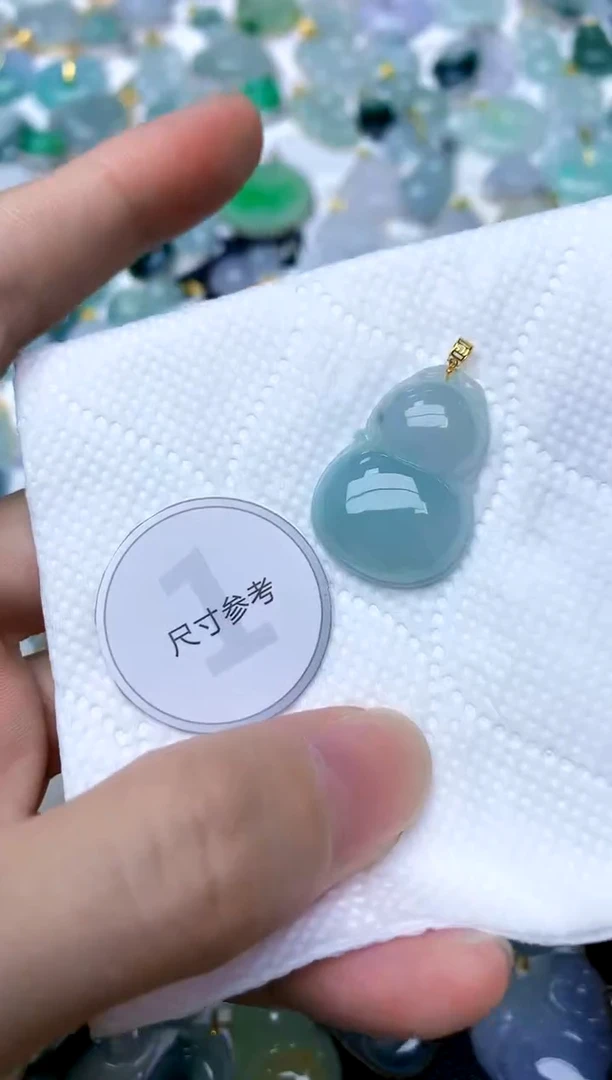颈饰18K金镶嵌翡翠天然A货翡翠