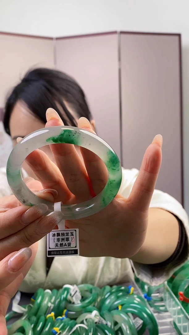 【闪购商品】石英质玉手镯未镶嵌50