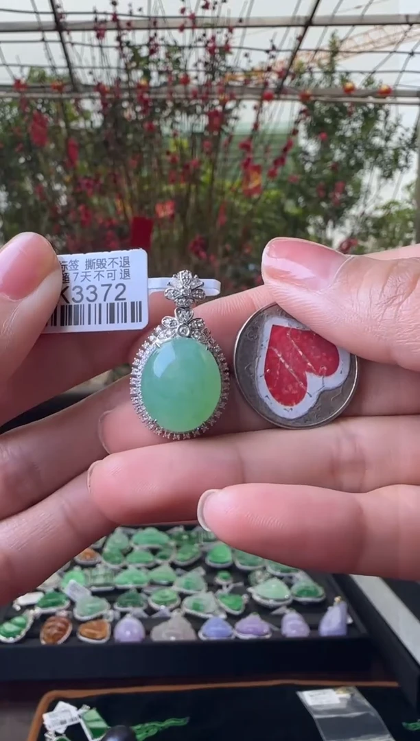 【闪购商品】翡翠颈饰18K金镶嵌DK3372 冰绿蛋面吊坠