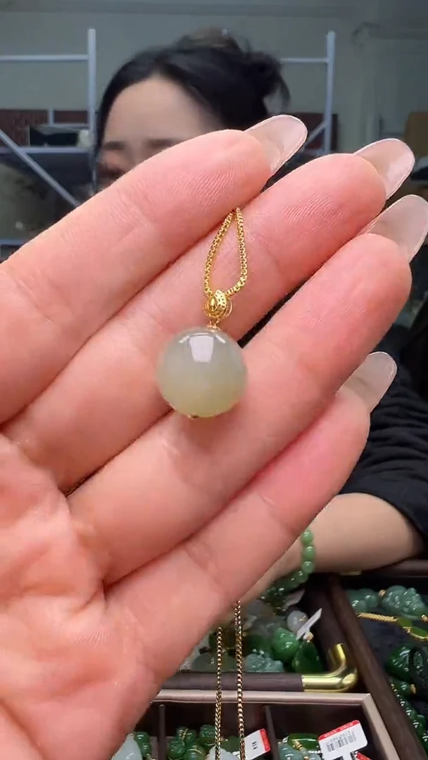 颈饰18K金镶嵌和田玉（多样性发货.发其一）11.20.03