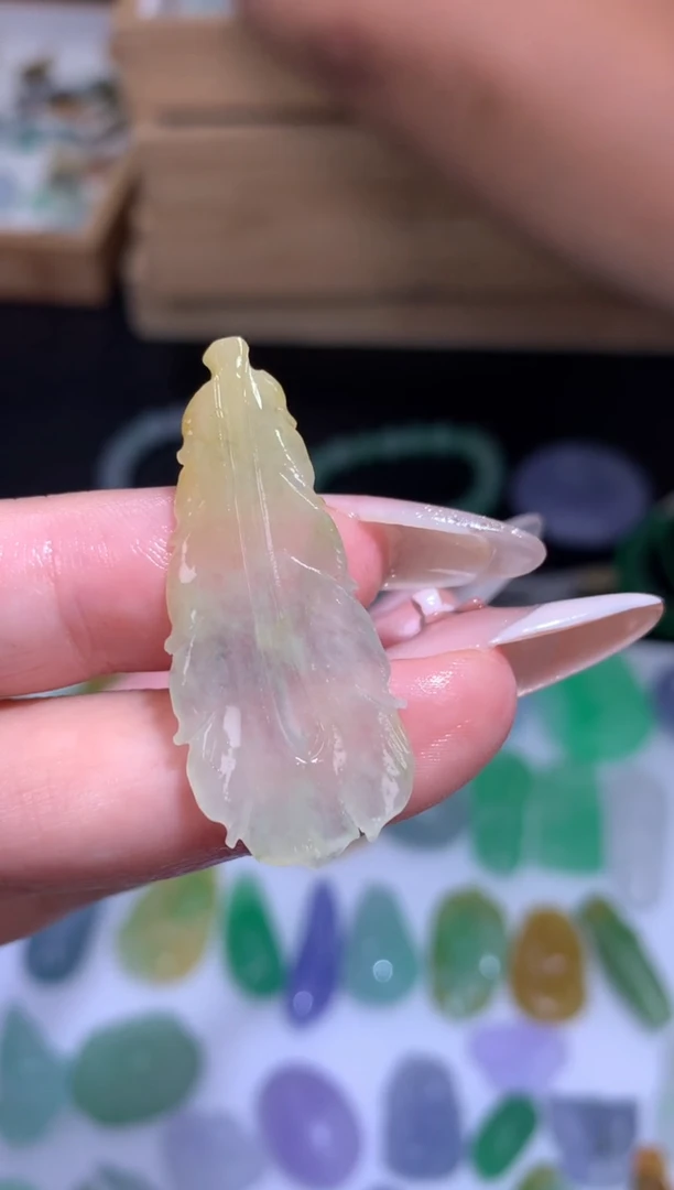 定制翡翠未镶嵌羽毛