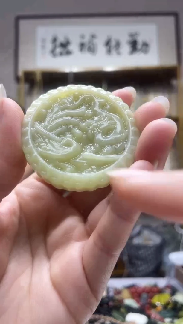 未镶嵌岫玉吊坠`