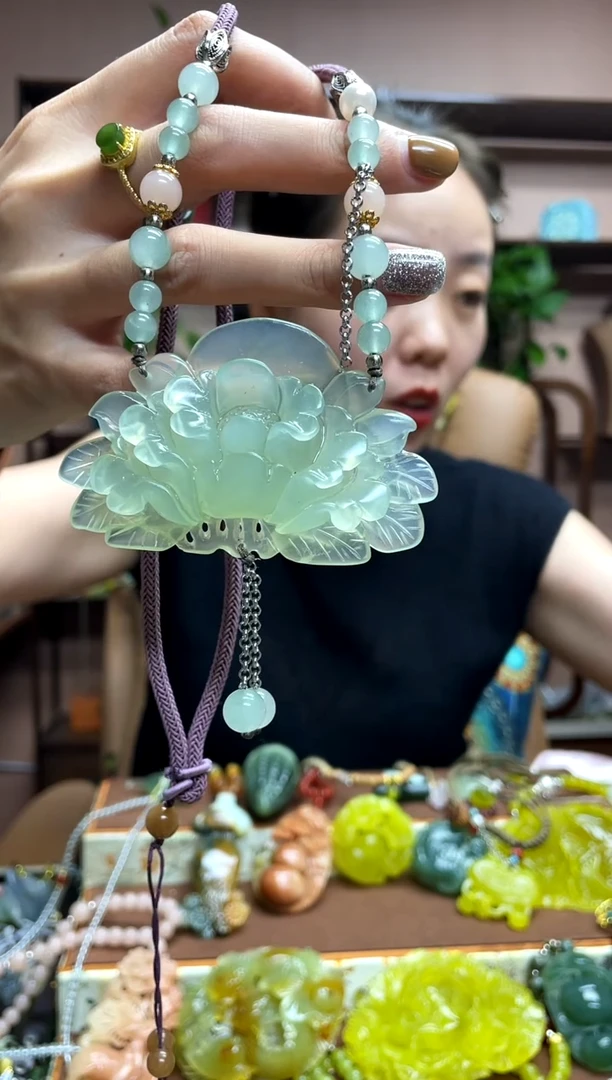 未镶嵌岫玉颈饰·