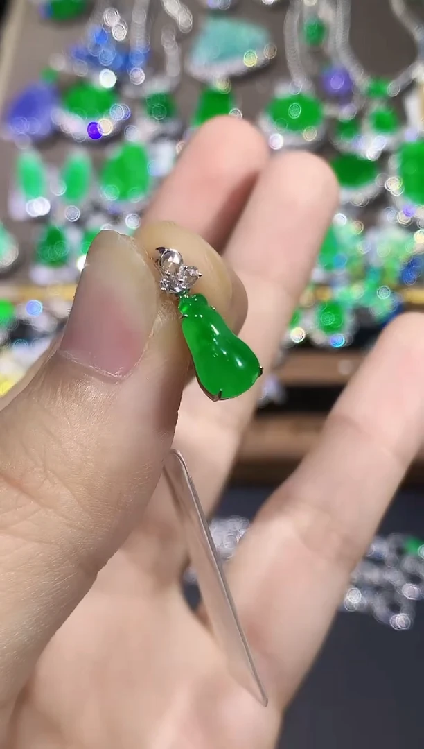 吊坠(不含链)18K金镶嵌翡翠C108