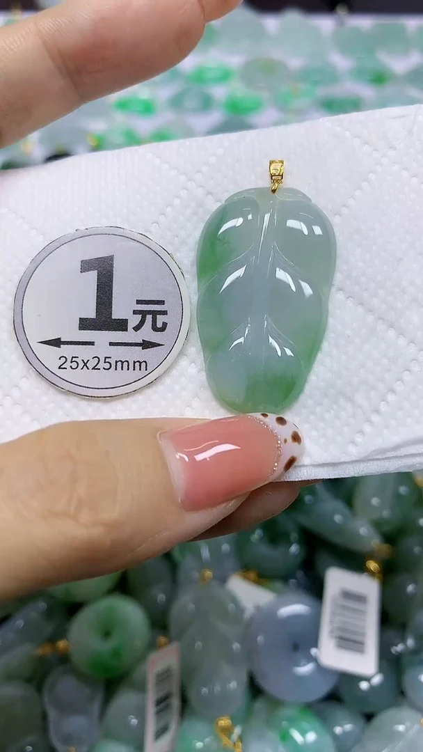 颈饰18K金镶嵌翡翠天然翡翠A货