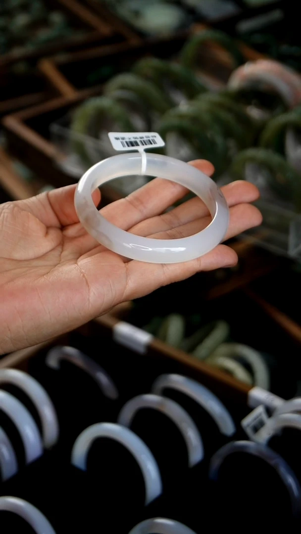 未镶嵌镯子玛瑙/玉髓2.1   58