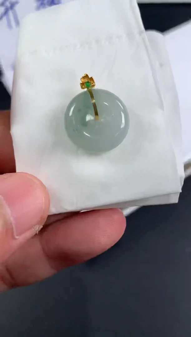 颈饰18K金镶嵌翡翠翡翠