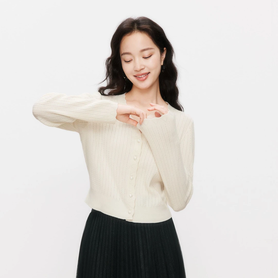 Koradior/珂莱蒂尔25春新款专柜上新V领针织衫显瘦百搭绵羊毛长袖