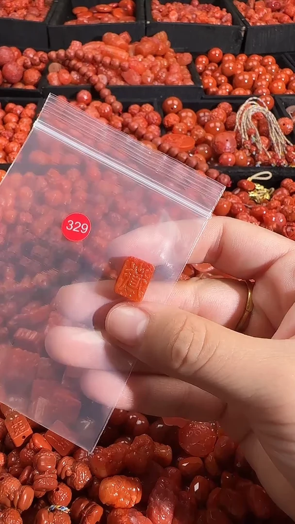 颈饰未镶嵌南红玛瑙1