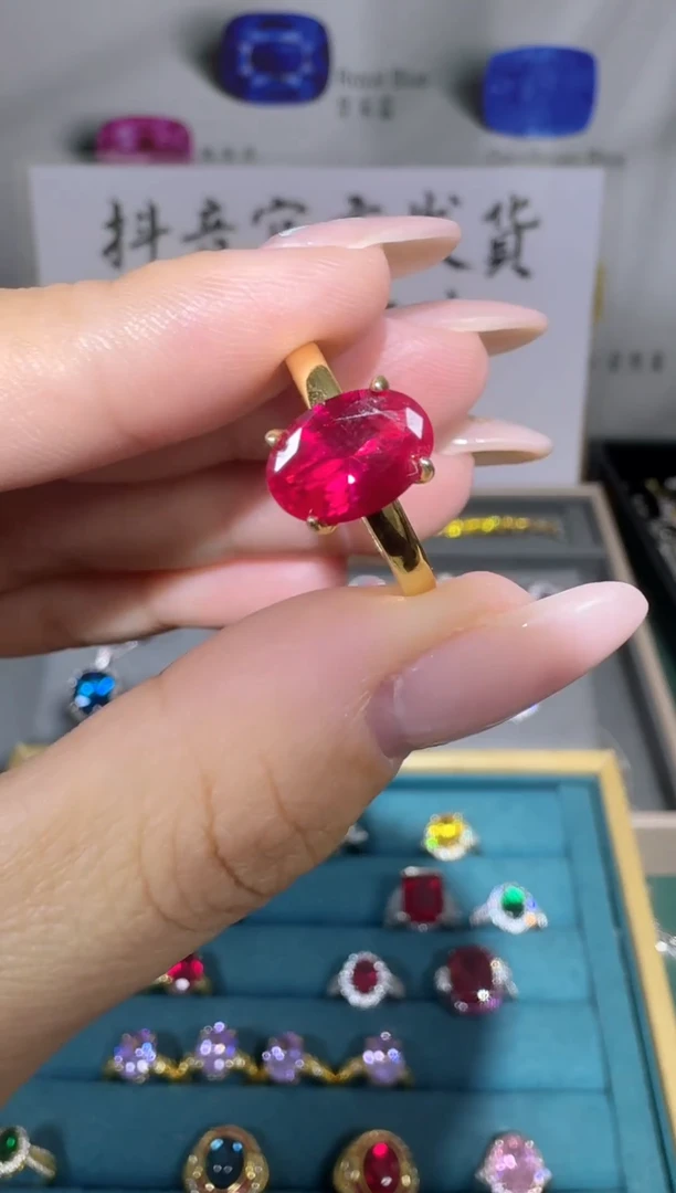 18K金镶嵌戒指红宝石0