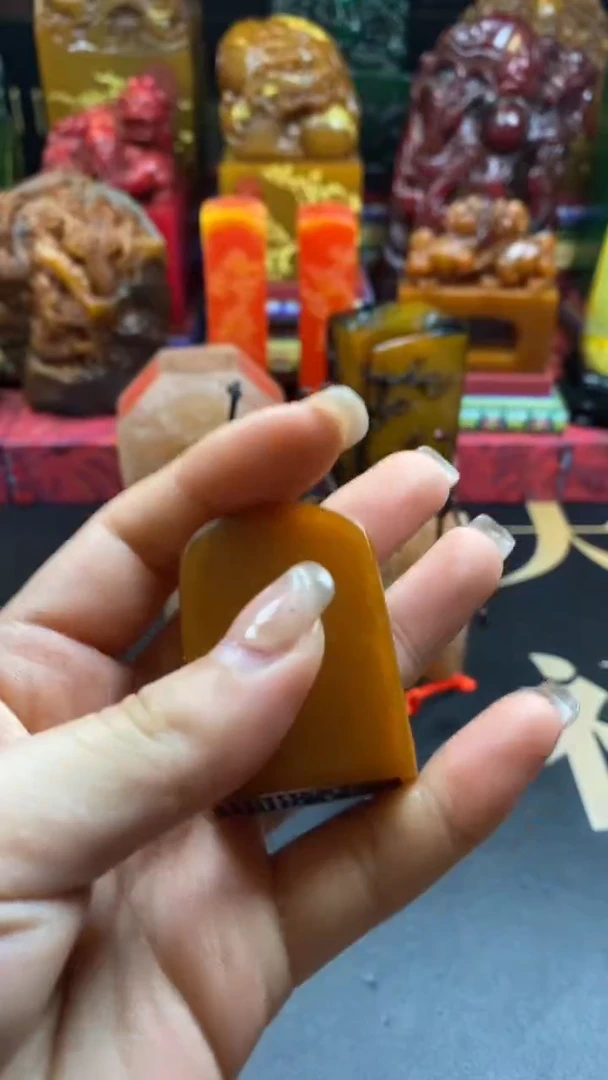 寿山石印石田黄小秤砣（随机发）