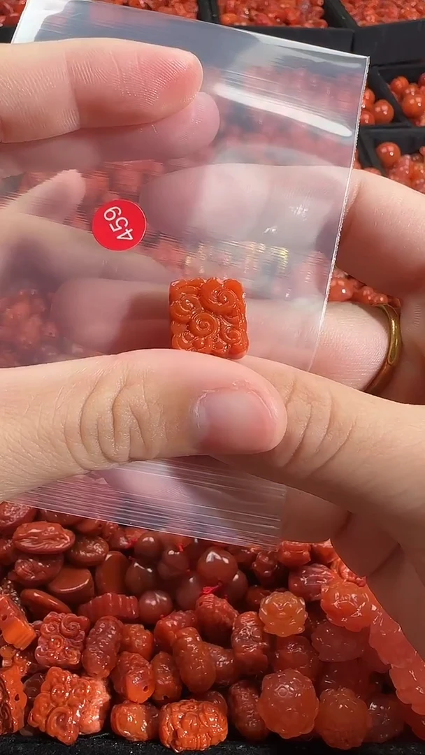 颈饰未镶嵌南红玛瑙1