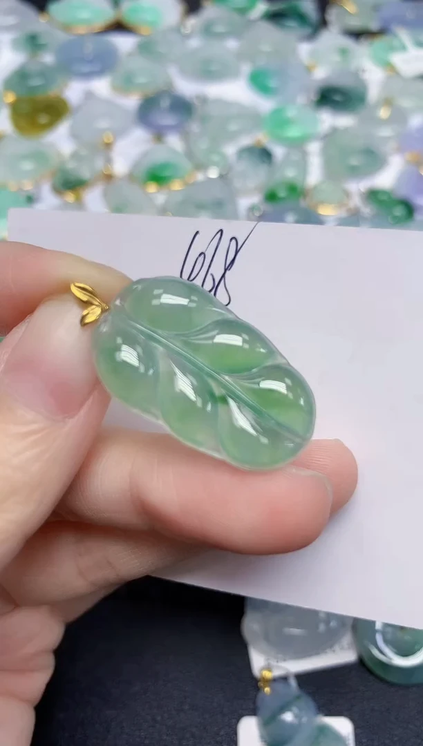 颈饰18K金镶嵌翡翠天然缅甸翡翠A货翡翠百元以上9元证书费自理