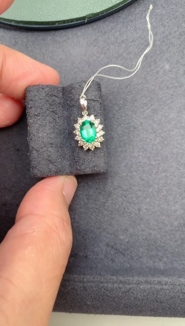 18K金镶嵌吊坠(不含链)祖母绿75分祖母绿  BE