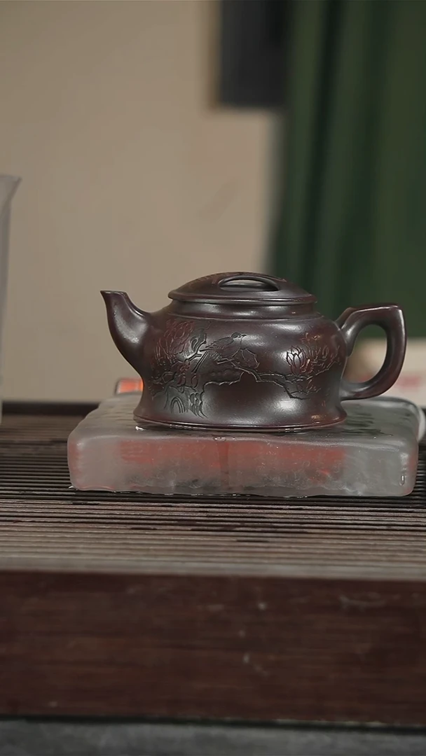 茶壶紫砂范菊英制，王少云刻，带证280CC70号