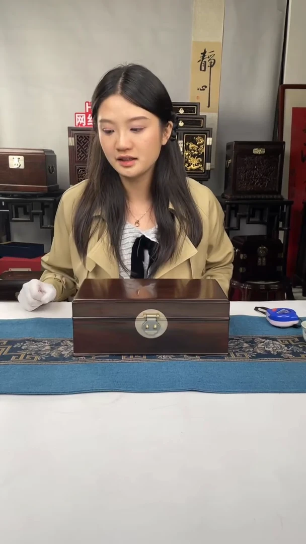 红酸枝木类端景台首饰盒