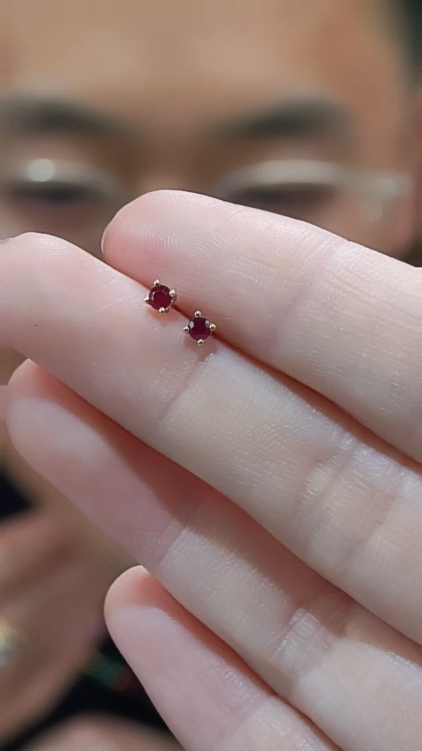 耳钉18K金镶嵌红宝石18K金红宝石耳钉ZX