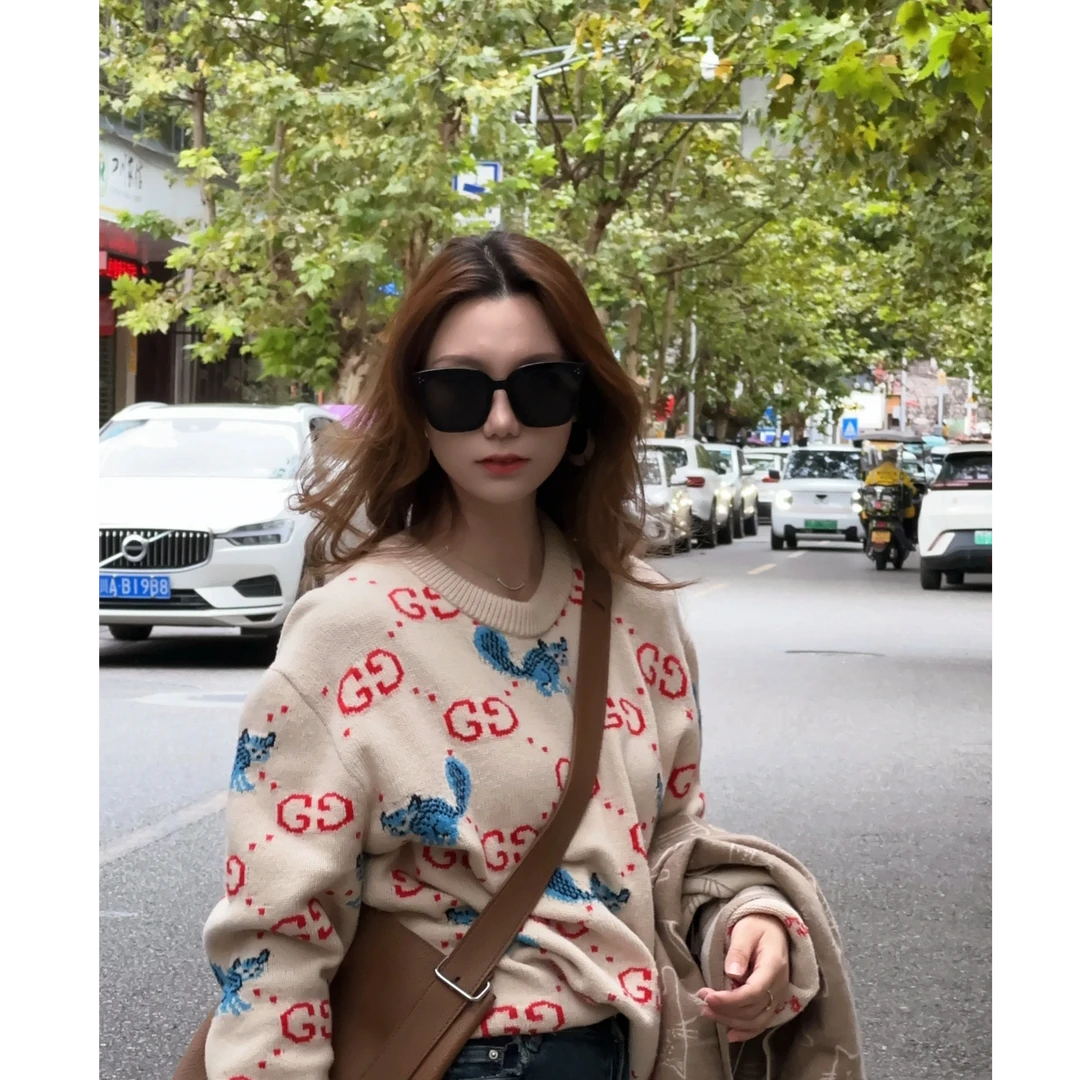 未使用 GUCCI/古驰 Freya Hartas联名松鼠满印毛衣 米色/L